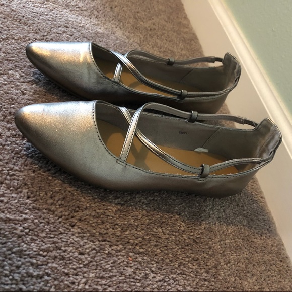 Gap Gold Strappy Flats - Picture 1 of 3